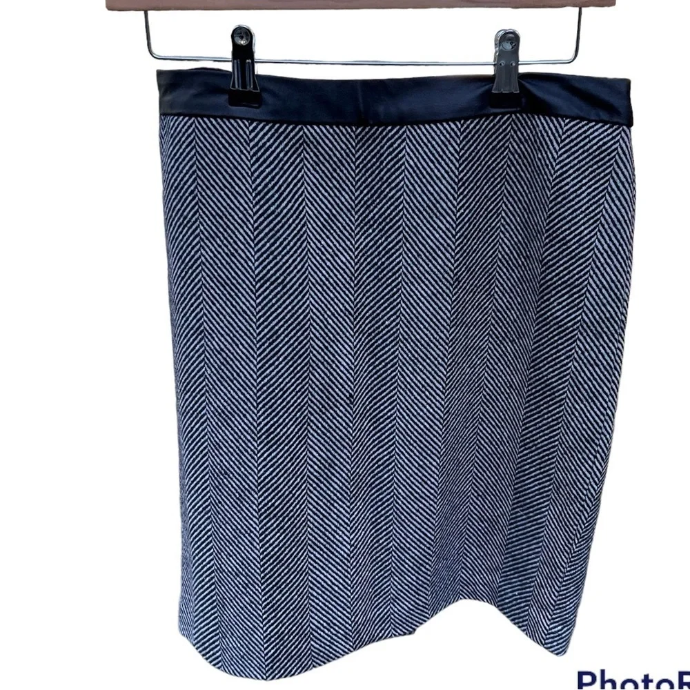 BANANA REPUBLIC WOOL HERRINGBONE SKIRT SIZE 6 BLACK WHITE PERFECT BUSINESS WORK